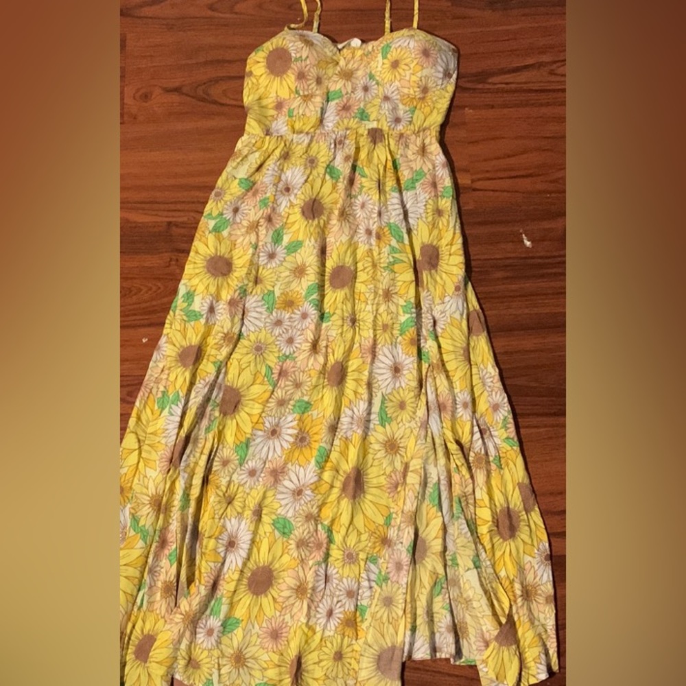 A Flowy  Flower Sundress. | Bra pad’s included | Tryed on but not used out|